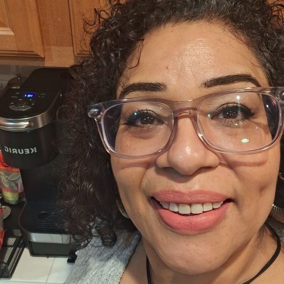 βοΈ RUNWAY HIT a MAC RETRO MATTE LIPSTICK. RETAIL $23. **NEW IN THE BOX. - Picture 5 of 13